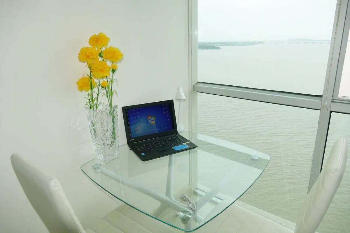 Ecuabook Penthouse Jacuzzi Riverfront 11012 Guayaquil